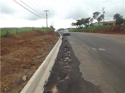 Sem galeria, asfalto da rodovia não suporta força da água