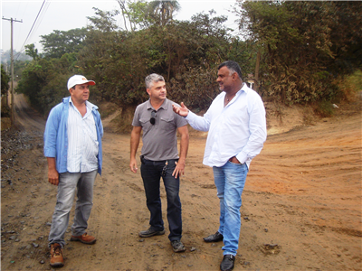 Celso esteve com Zé Belizário e morador do pós-Anhanguera