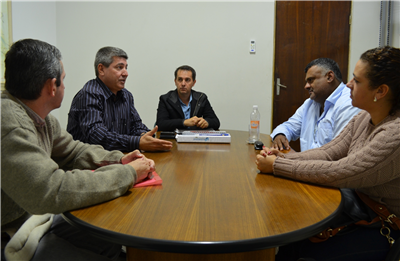 Celso e Carla estiveram com representantes da empresa e Prefeitura