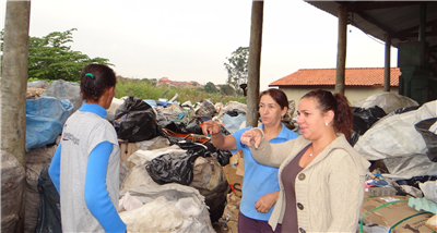 Carla Lucena sugere cessão de local para armazenar materiais