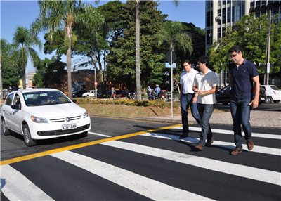 Faixa elevada instalada na cidade de Ponta Grossa, no Paraná