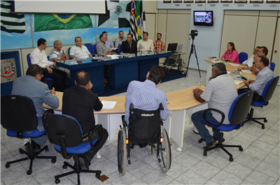 Demora na realização de exames da CNH e atendimento são discutidos