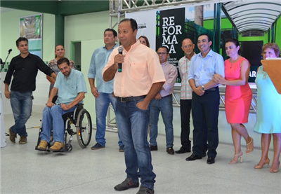 Poneis festeja reforma de escola no São Jorge