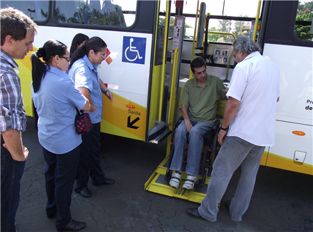 Vereador pedia desde 2009 acessibilidade nos ônibus e testou sistema